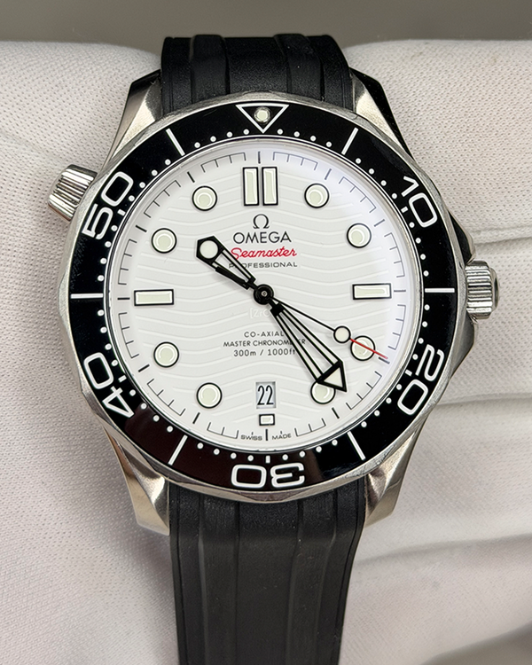 2022 Omega Seamaster Diver 300M 42MM White Dial Rubber Strap (210.32.42.20.04.001)