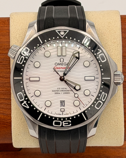 2021 Omega Seamaster Diver 300M Diver 300M 42MM White Dial Rubber Strap (210.32.42.20.04.001)