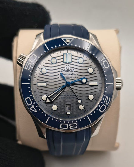2020 Omega Seamaster Diver 300M 42MM Grey Dial Rubber Strap (210.30.42.20.06.001)