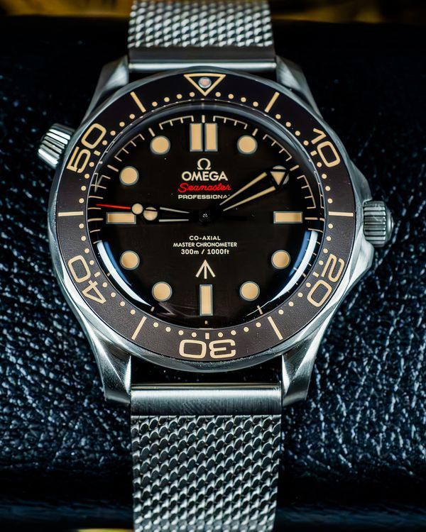 2025 Omega Seamaster Diver 300M 007 Edition 42MM Brown Dial Titanium Bracelet (210.90.42.20.01.001)