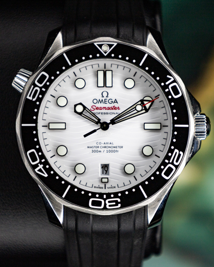 No Reserve - 2025 Omega Seamaster Diver 300M 42MM White Dial Rubber Strap (210.32.42.20.04.001)