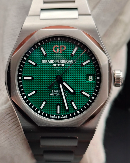 2023 Girard Perregaux Laureato 42MM Green Dial Steel Bracelet (81010.11.3153.1CM)