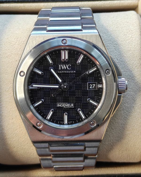 2023 IWC Schaffhausen Ingenieur 40MM Black Dial Steel Bracelet (IW328901)