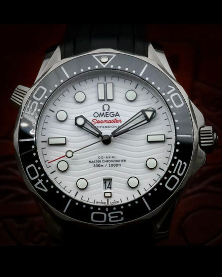 No Reserve - 2024 Omega Seamaster Diver 300M 42MM White Dial Rubber Strap (210.32.42.20.04.001)