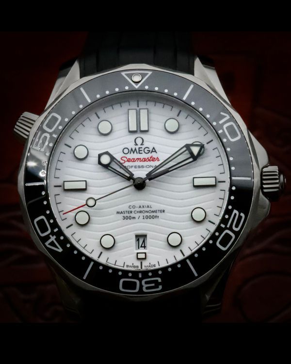 No Reserve - 2024 Omega Seamaster Diver 300M 42MM White Dial Rubber Strap (210.32.42.20.04.001)