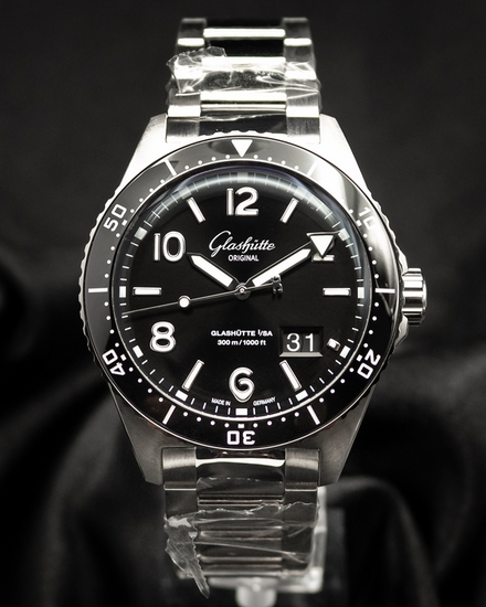 No Reserve - 2026 Glashütte Original SeaQ Panorama Date 43.2MM Black Dial Steel Bracelet (1-36-13-01-80-70)