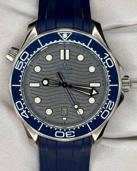 2021 Omega Seamaster Diver 300M 42MM Grey Dial Rubber Strap (210.32.42.20.06.001)