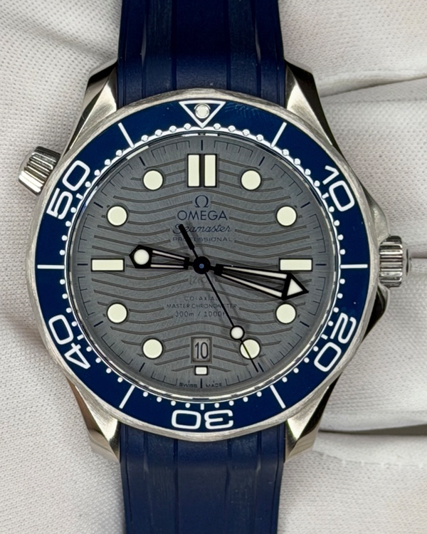 2021 Omega Seamaster Diver 300M 42MM Grey Dial Rubber Strap (210.32.42.20.06.001)