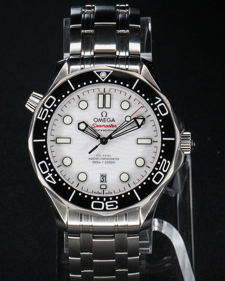 No Reserve - 2024 Omega Seamaster Diver 300M 42MM White Dial Steel Bracelet (210.30.42.20.04.001)