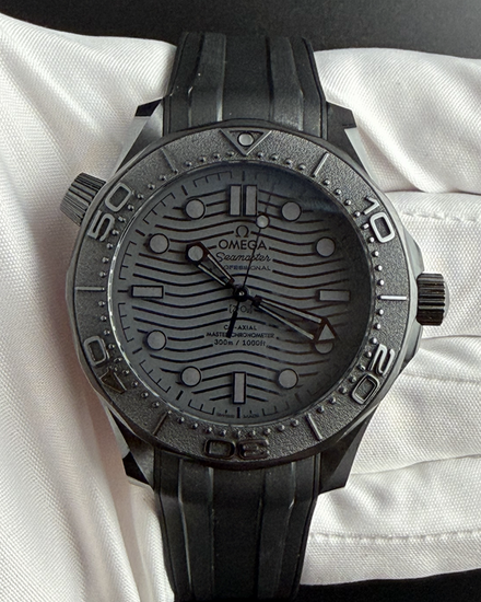 Omega Seamaster Diver 300M “Black Black” 43.5MM Black Dial Rubber Strap (210.92.44.20.01.003)