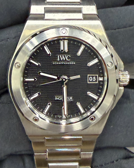 2026 IWC Schaffhausen Ingenieur 40MM Black Dial Steel Bracelet (IW328901)