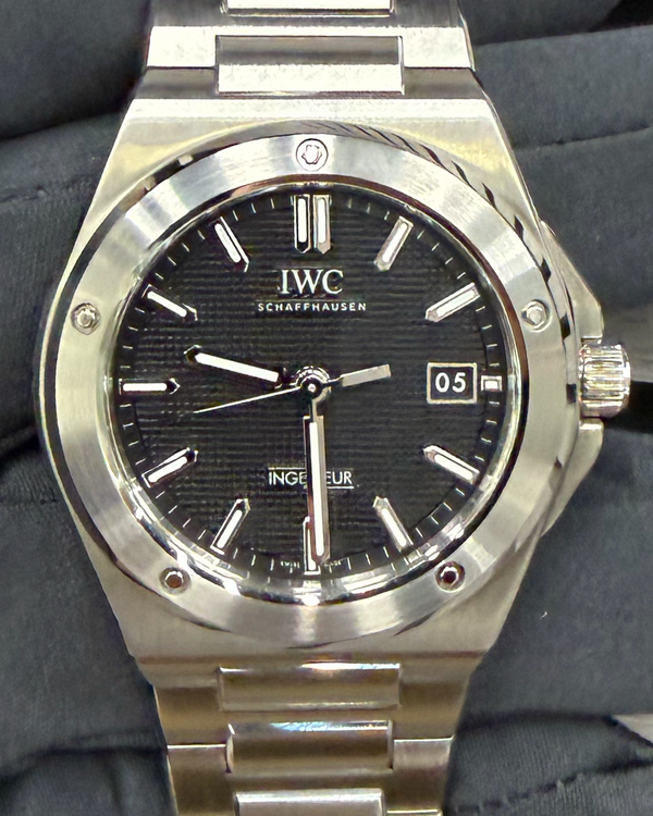 2026 IWC Schaffhausen Ingenieur 40MM Black Dial Steel Bracelet (IW328901)
