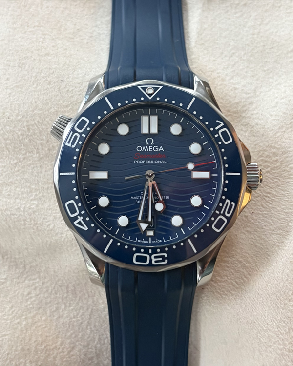 2022 Omega Seamaster Diver 300M 42MM Blue Dial Rubber Strap (210.32.42.20.03.001)
