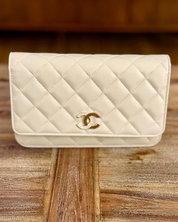 2024 Chanel Classic Flap Small White Quilted Leather Two-Tone Hardware (Chanel Classic Flap)