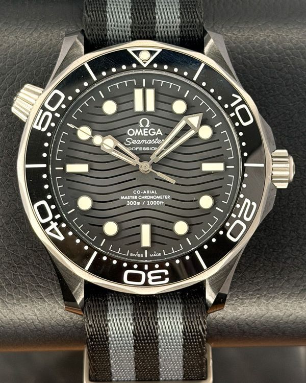 No Reserve - 2026 Omega Seamaster Diver 300M 43.5MM Black Dial Textile Strap (210.92.44.20.01.002)