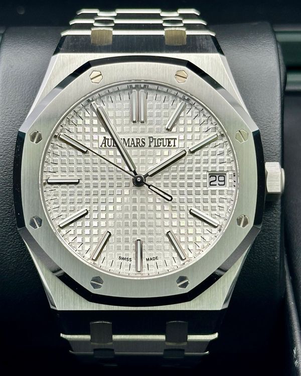 Audemars Piguet Royal Oak 41MM White Dial Steel Bracelet (15500ST.OO.1220ST.04)