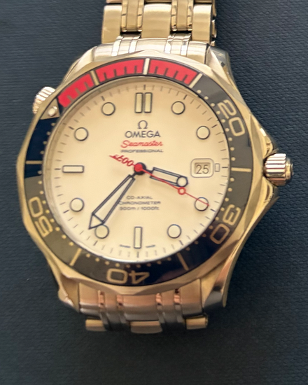 2023 Omega Seamaster Diver 300M "Bond 007 Commander's Watch" L.E. 41MM White Dial Steel Bracelet (212.32.41.20.04.001)