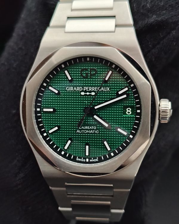 2023 Girard Perregaux Laureato 42MM Green Dial Steel Bracelet (81010.11.3153.1CM)
