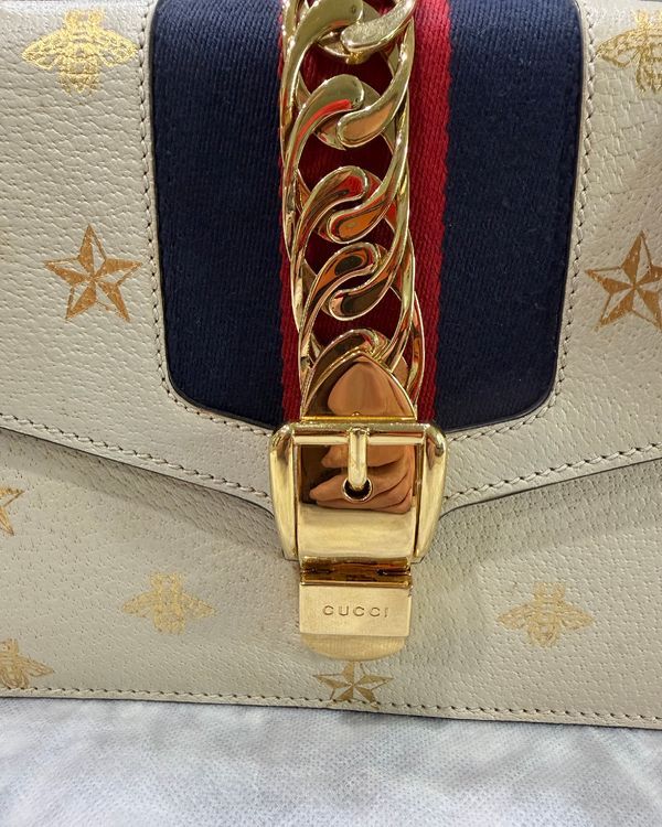 No Reserve - Gucci Bag Sylvie Bee & Star Medium Leather Gold-Tone Hardware Leather Strap (524405)