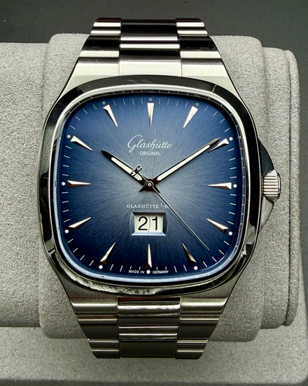 Glashütte Original Seventies Panorama Date 40MM Blue Dial Steel Bracelet (2-39-47-13-12-14)