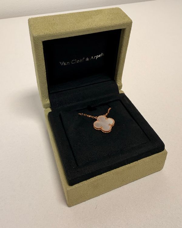 2025 Van Cleef & Arpels Vintage Alhambra Clover Pendant Necklace Yellow Gold Mother of Pearl (Van Cleef &  Arpels Necklace)