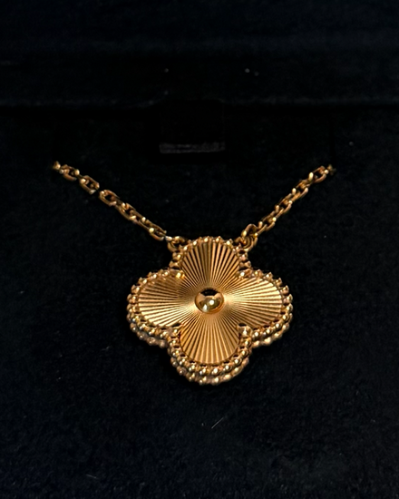 2025 Van Cleef & Arpels Alhambra Yellow Gold Pendant (VCARP4KL00)