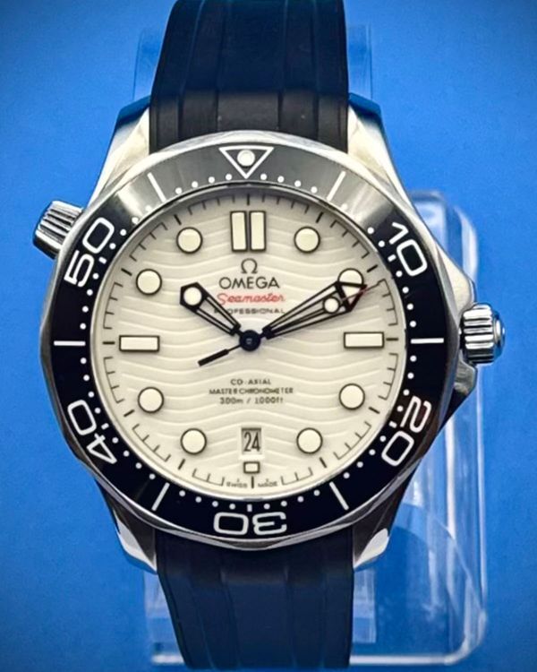 2023 Omega Seamaster Diver 300M 42MM White Dial Rubber Strap (210.32.42.20.04.001)