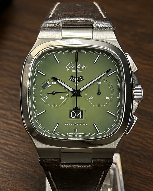 2023 Glashütte Original Seventies Panorama Date 40MM Green Dial Leather Strap (1-37-02-09-02-62)