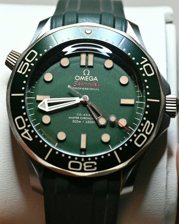 2024 Omega Seamaster Diver 300M 42MM Green Dial Rubber Strap (210.92.42.20.10.001)