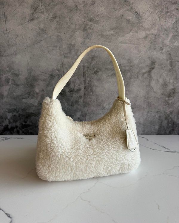 No Reserve - Prada Canapa