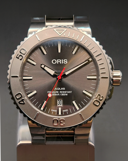 Oris Aquis Date "Relief" 43.5MM Grey Dial Steel Bracelet (01 733 7730 4153)