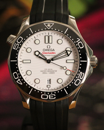 No Reserve - 2024 Omega Seamaster Diver 300M 42MM White Dial Rubber Strap (210.32.42.20.04.001)