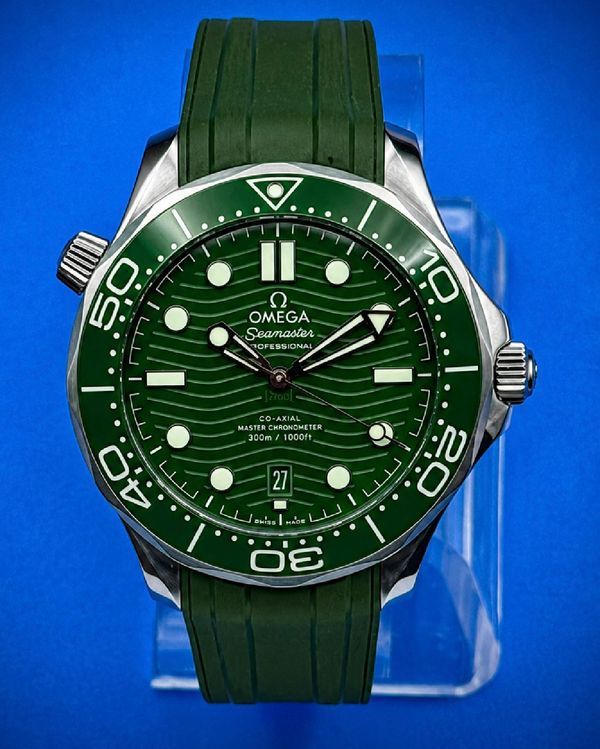 2024 Omega Seamaster Diver 300M "Seaweed" 42MM Green Dial Rubber Strap (210.32.42.20.10.001)