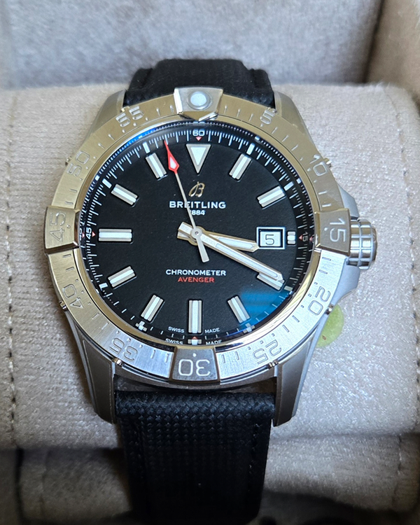 No Reserve - 2026 Breitling Avenger 42MM Black Dial Rubber Strap (A17328)