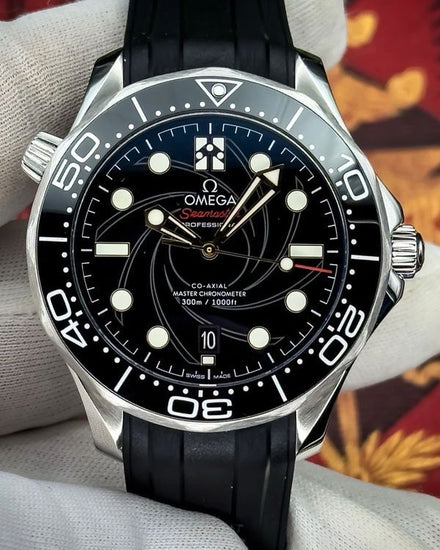 2020 Omega Seamaster Diver 300M “James Bond” L.E. 42MM Black Dial Rubber Strap (210.22.42.20.01.004)