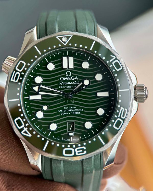 2026 Omega Seamaster Diver 300M "Seaweed" 42MM Green Dial Rubber Strap (210.32.42.20.10.001)