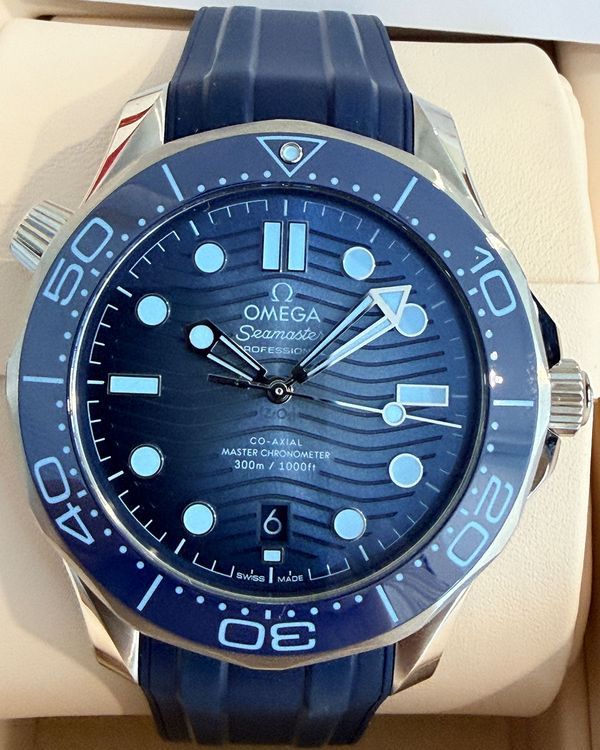 2026 Omega Seamaster Diver 300M 43.5MM Black Dial Rubber Strap (210.92.44.20.01.001)