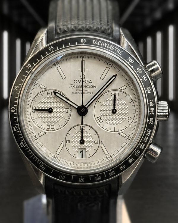 No Reserve - 2021 Omega Speedmaster Chronometer 40MM Silver Dial Rubber Strap (326.32.40.50.02.001)