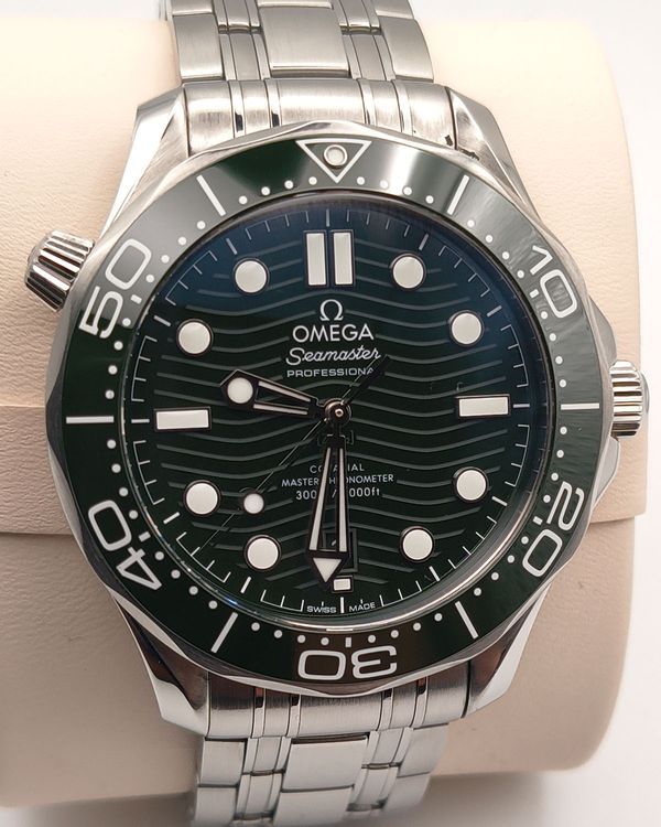 2022 Omega Seamaster Diver 300M "Seaweed" 42MM Green Dial Steel Bracelet (210.30.42.20.10.001)