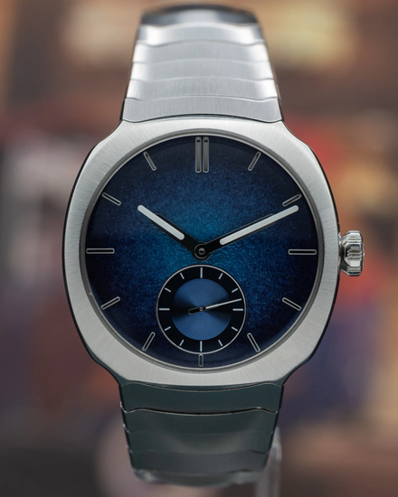 2025 H. Moser & Cie Streamliner Centre Seconds 40MM Blue "Fumé" Dial Steel Bracelet (6500-1200)