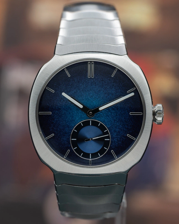 2025 H. Moser & Cie Streamliner Centre Seconds 40MM Blue "Fumé" Dial Steel Bracelet (6500-1200)