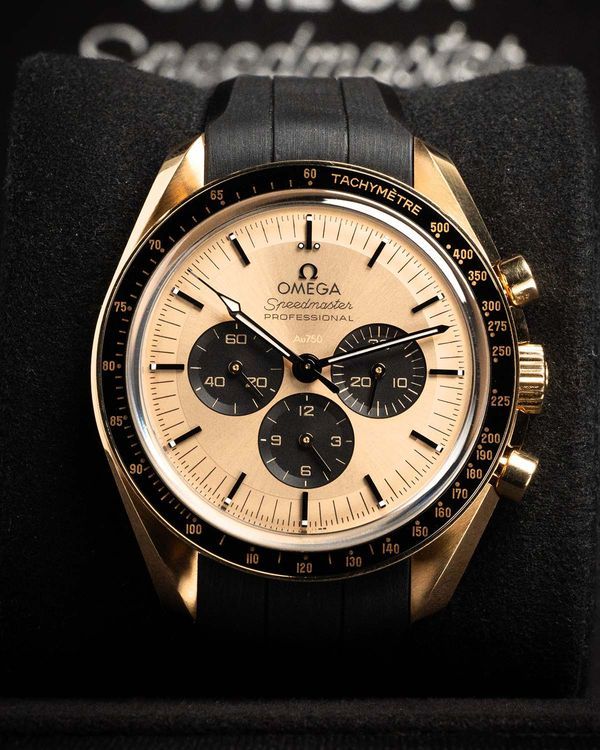 2025 Omega Speedmaster Professional Moonwatch 42MM Champagne Dial Rubber strap (310.60.42.50.99.002)