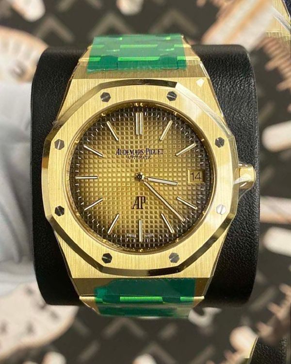 Audemars Piguet Royal Oak 39MM Champagne Dial Yellow Gold Bracelet (16202BA.OO.1240BA.01)