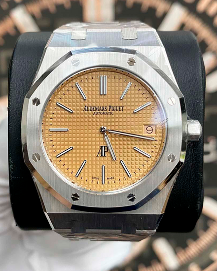 Audemars Piguet Royal Oak Jumbo Ultra Thin 39MM Salmon Dial White Gold Bracelet (15202BC.OO.1240BC.01)