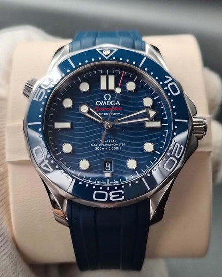 2019 Omega Seamaster Diver 300M 42MM Blue Dial Rubber Strap (210.32.42.20.03.001)