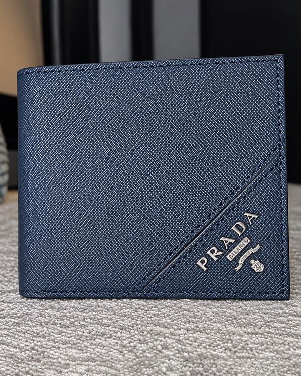 No Reserve - Prada Wallet