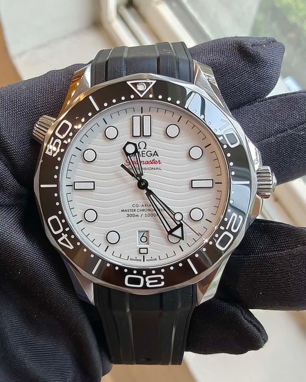 2026 Omega Seamaster Diver 300M 42MM White Dial Rubber Strap (210.32.42.20.04.001)