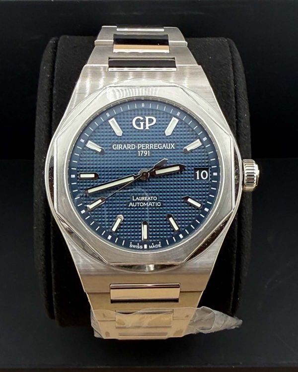 2026 Girard Perregaux Laureato 42MM Blue Dial Steel Bracelet (81010-11-431)