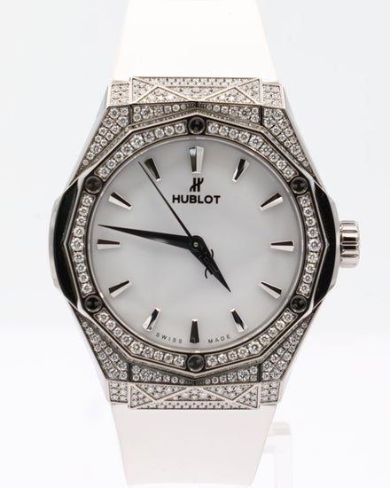 No Reserve - 2025 Hublot Classic Fusion 40MM White Dial Rubber Strap (550.NS.2200.RW.1604.ORL20)