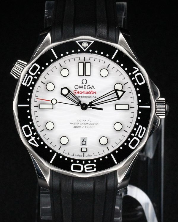No Reserve - 2025 Omega Seamaster Diver 300M 42MM White Dial Rubber Strap (210.32.42.20.04.001)
